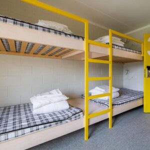 Četrvietīgs numurs hostelī